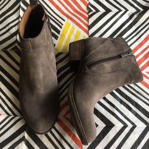 Lucky Brand suede grey brown taupe short boots. 38